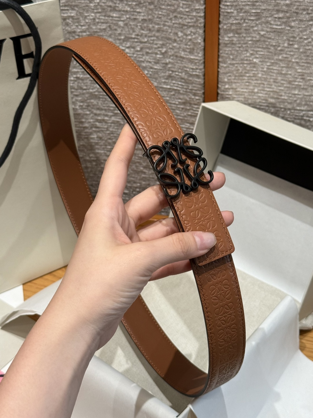 로에베 아나그램 리버서블 송아지가죽 벨트 상세 이미지 5