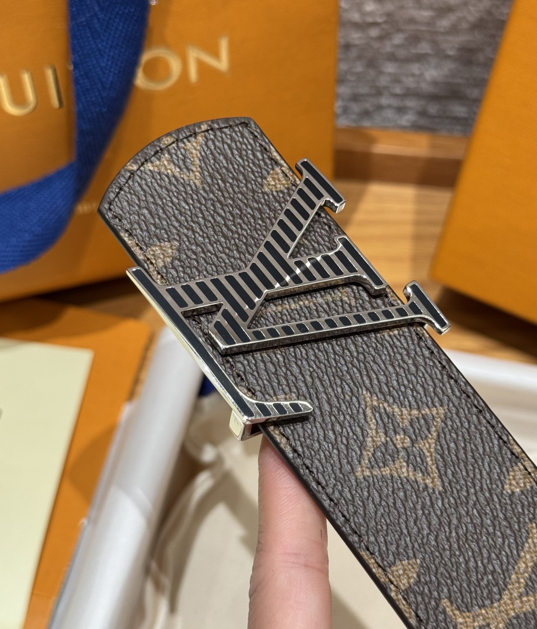 루이비통 디멘션 40mm 양면 벨트 상세 이미지 7