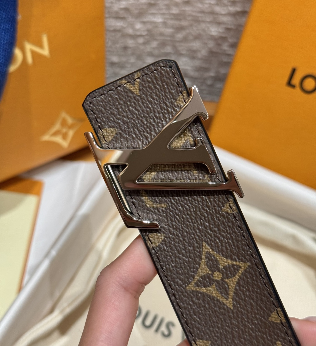 루이비통 JD350 이니셜 리버시블 벨트 상세 이미지 8