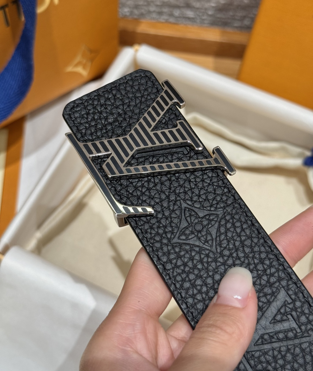루이비통 이니셜 리버서블 40mm 벨트 상세 이미지 7