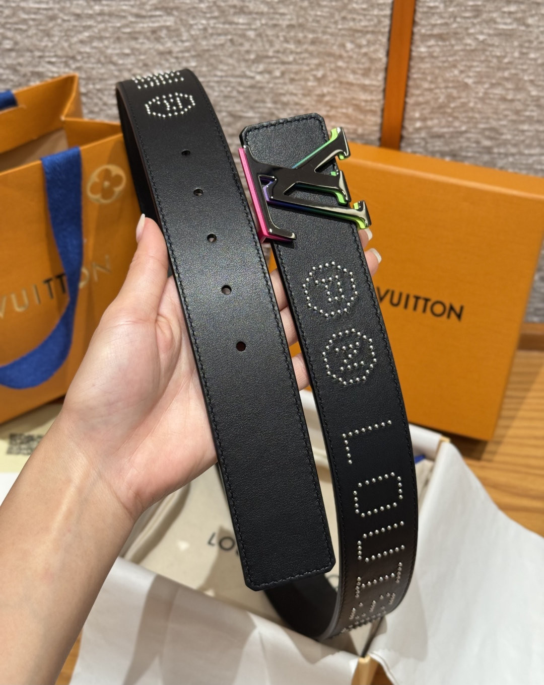 루이비통 디멘션 로커빌리 스터드 40mm 리버서블 벨트 상세 이미지 4