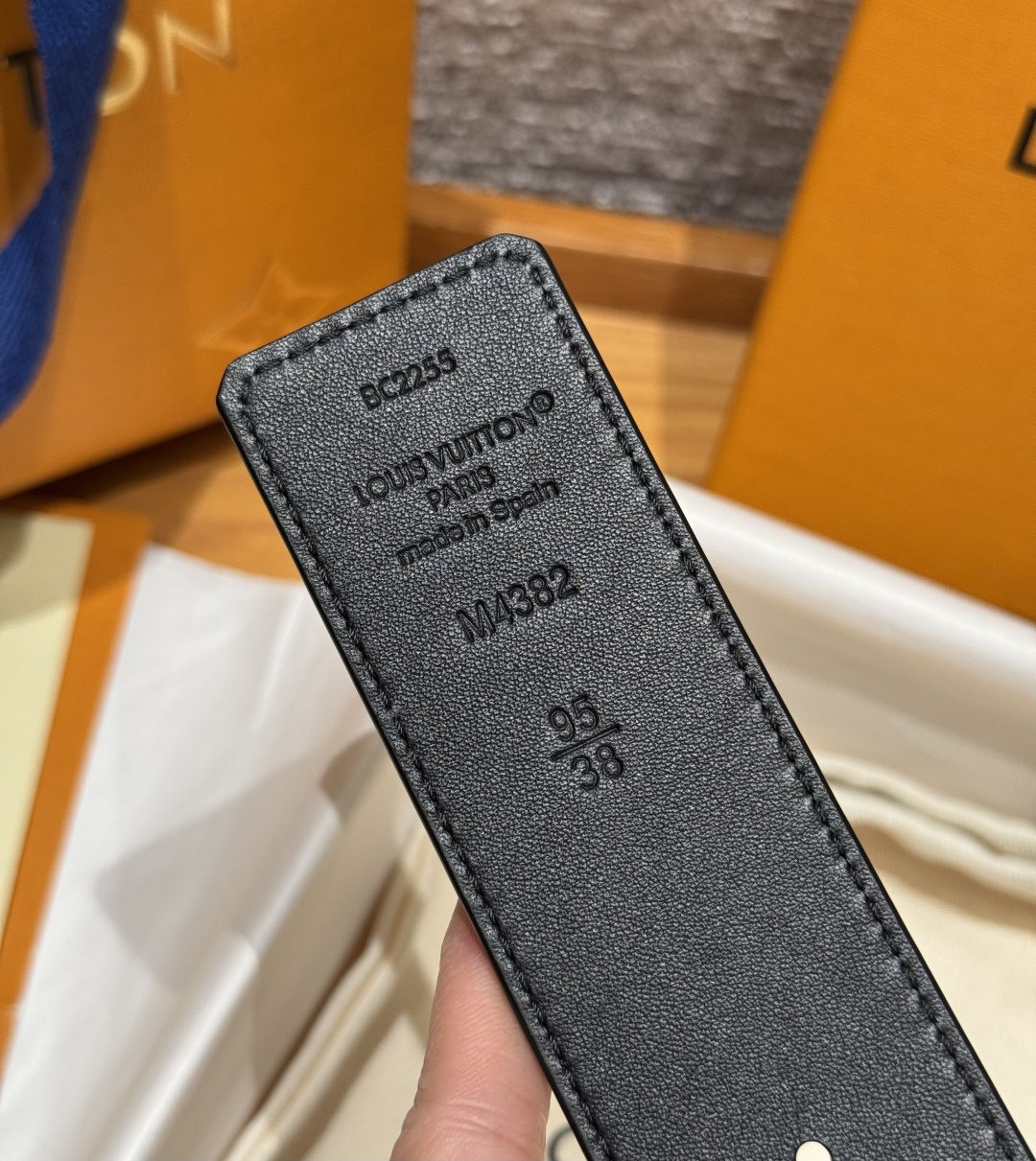 루이비통 디멘션 로커빌리 스터드 40mm 리버서블 벨트 상세 이미지 8