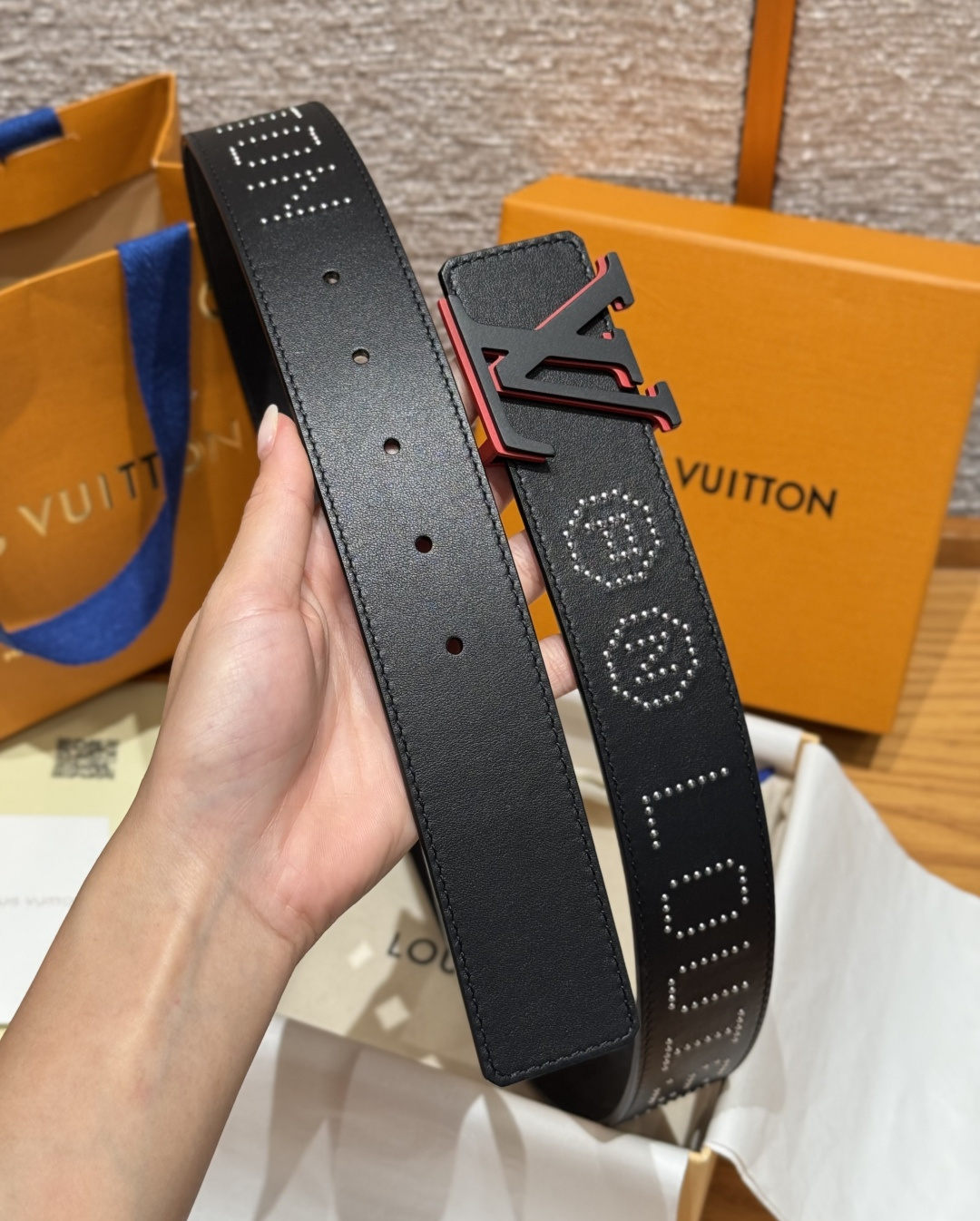 루이비통 디멘션 로카빌리 스터드 40mm 리버시블 벨트 상세 이미지 5