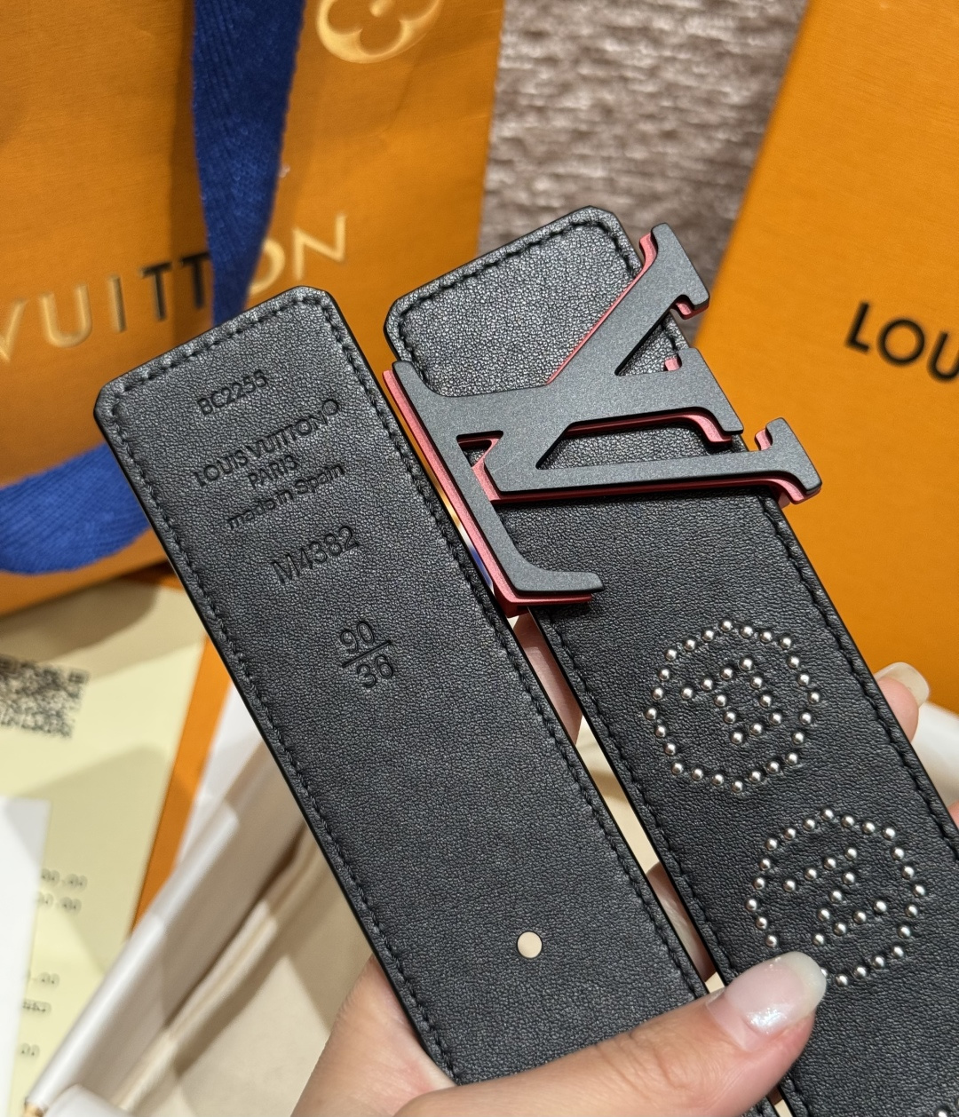 루이비통 디멘션 로카빌리 스터드 40mm 리버시블 벨트 상세 이미지 6