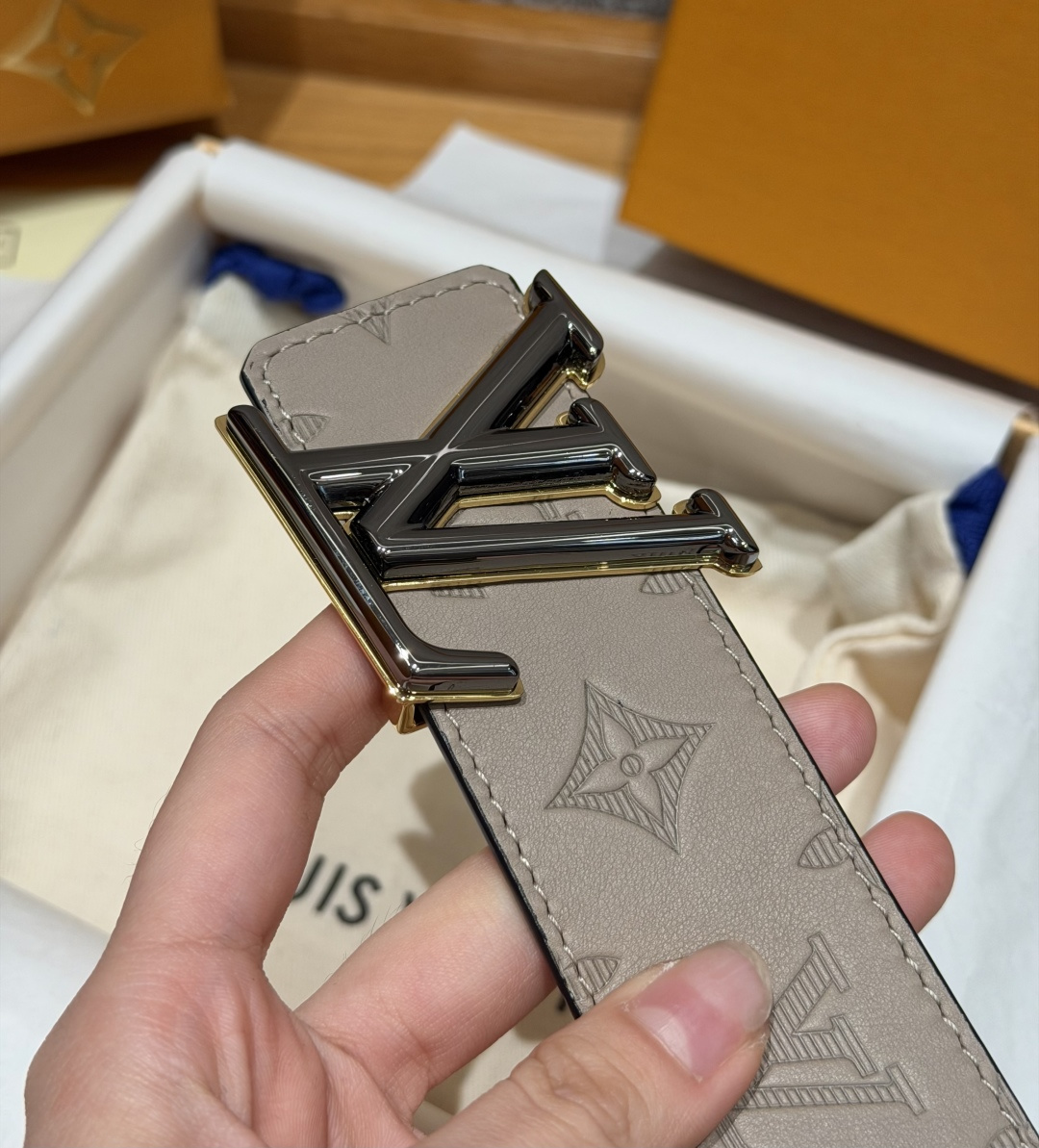 루이비통 섀도우 리버시블 40mm 벨트 상세 이미지 7