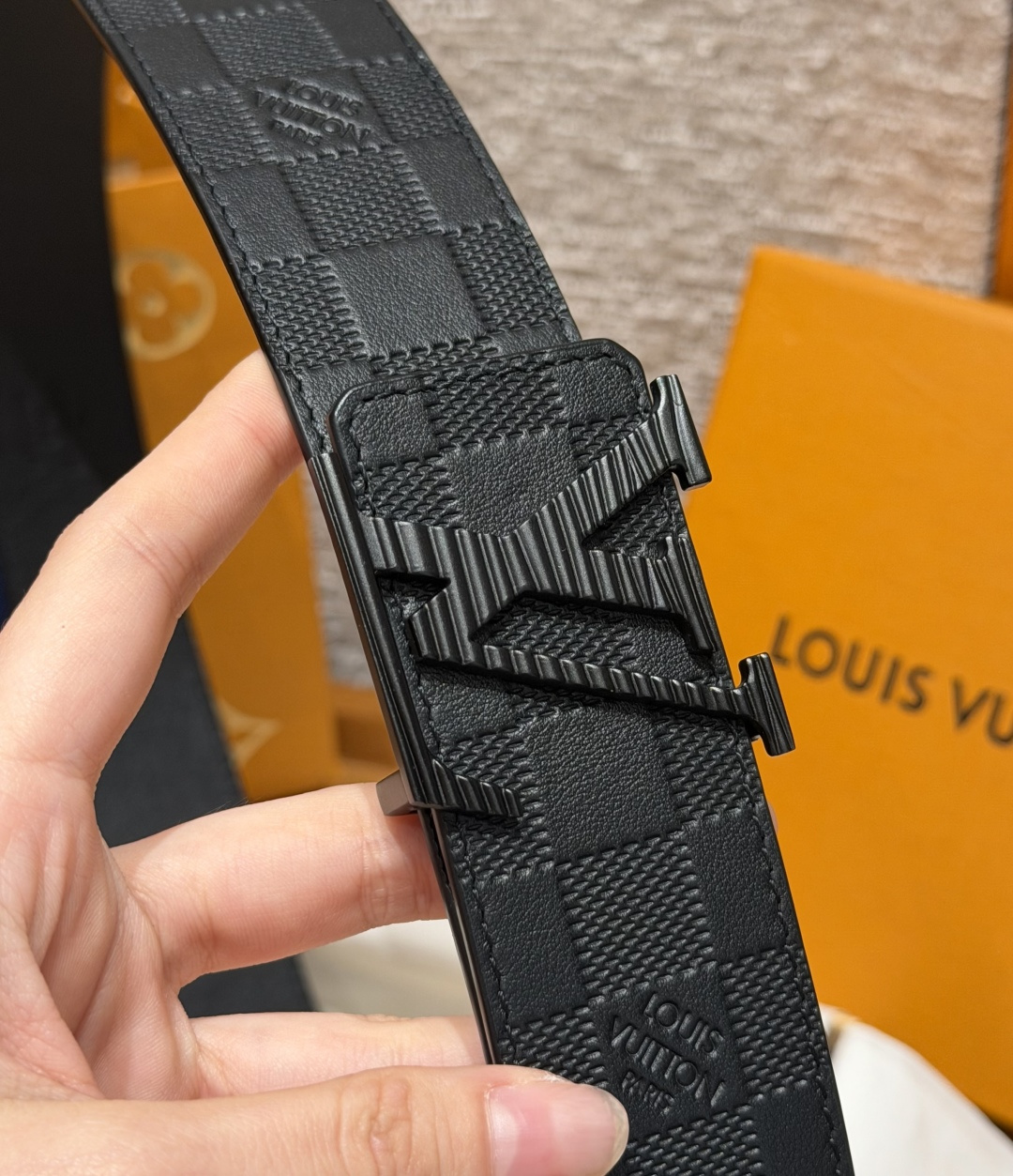 루이비통 이니셜즈 40mm 리버시블 가죽 벨트 상세 이미지 6
