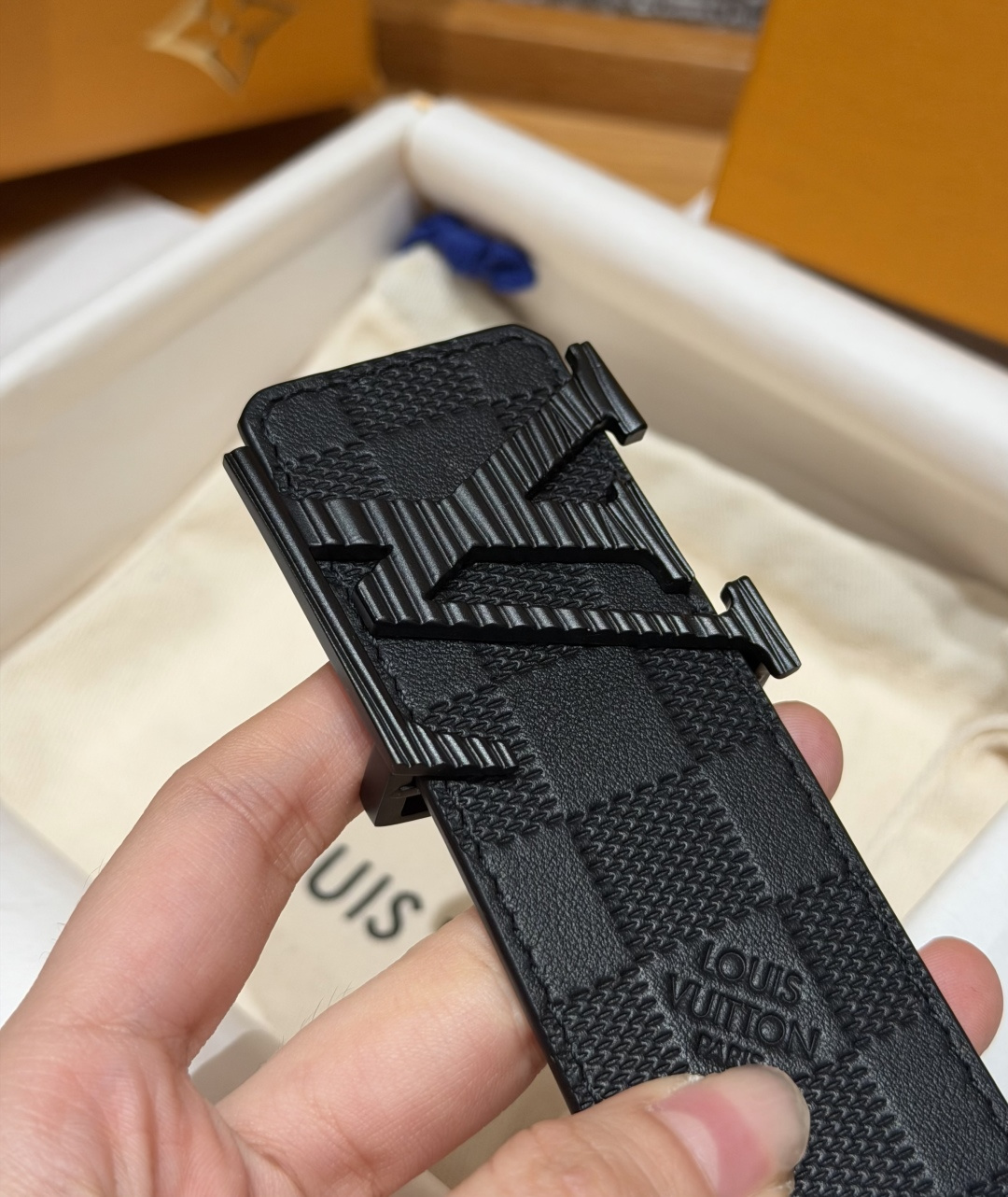 루이비통 이니셜즈 40mm 리버시블 가죽 벨트 상세 이미지 8