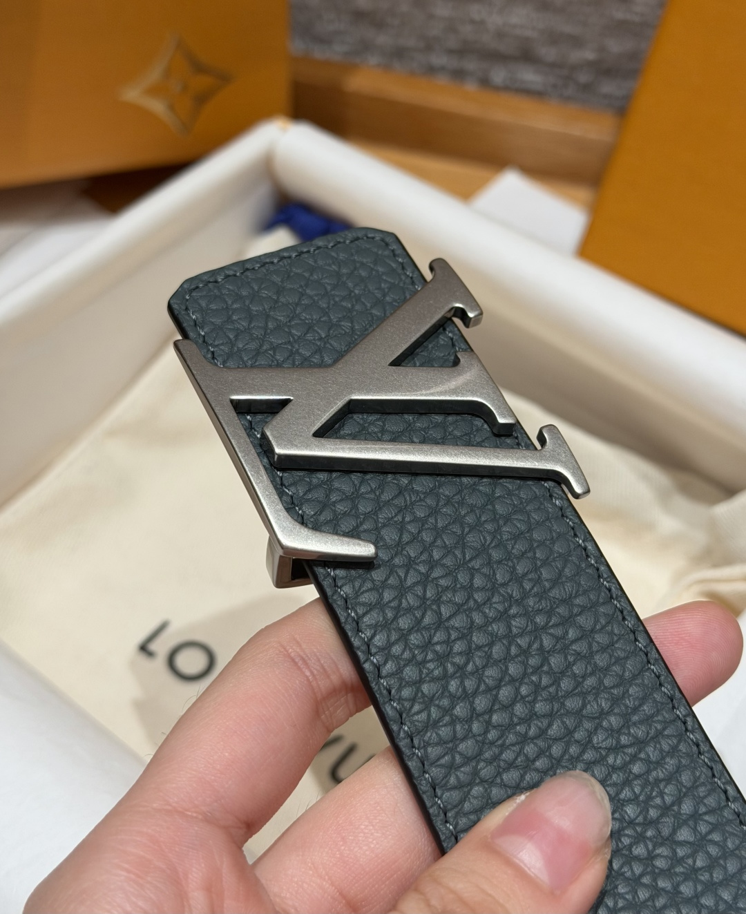 루이비통 40mm 리버시블 가죽 벨트 상세 이미지 7