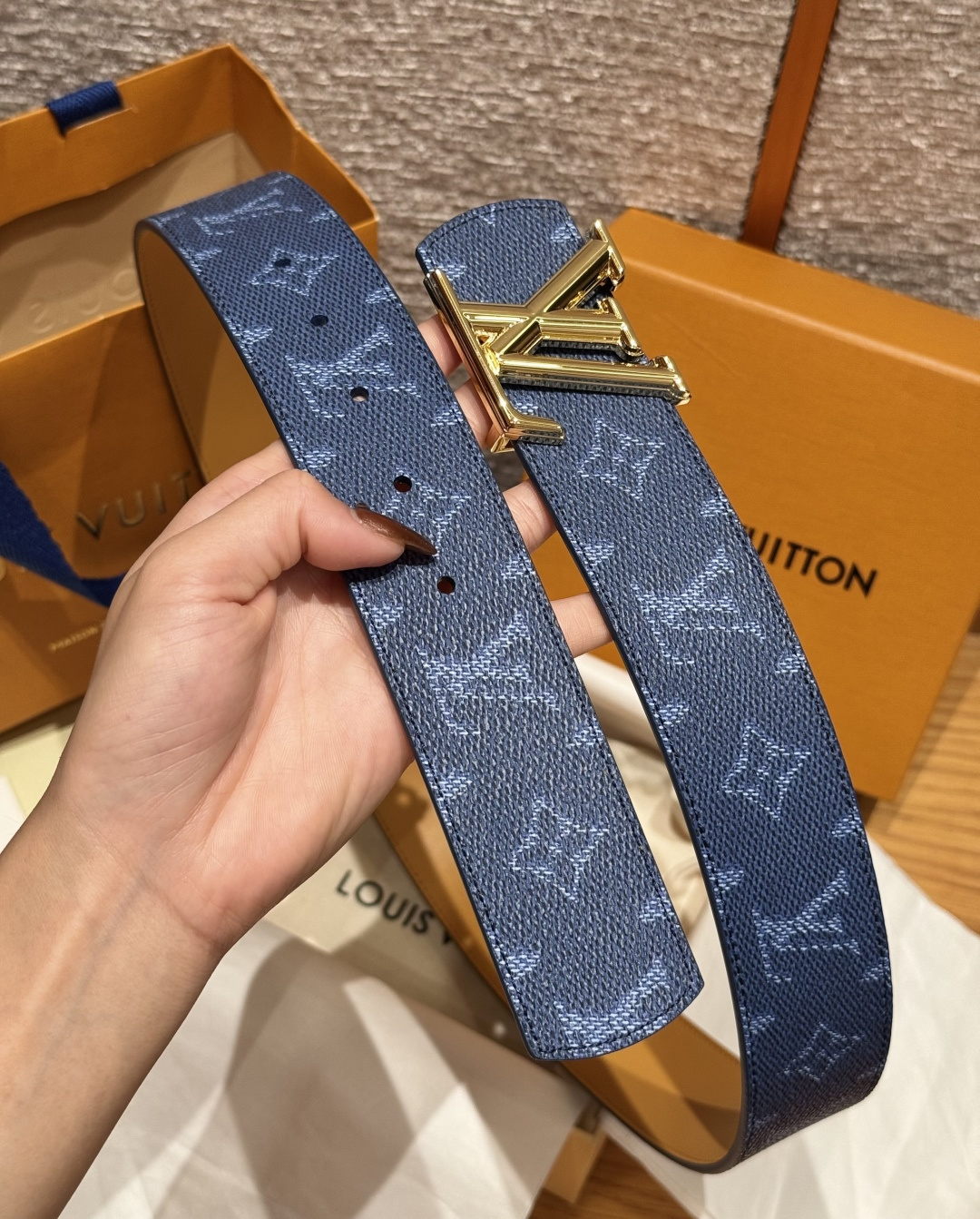 루이비통 디멘션 모노그램 헤리티지 40mm 리버서블 벨트 상세 이미지 5