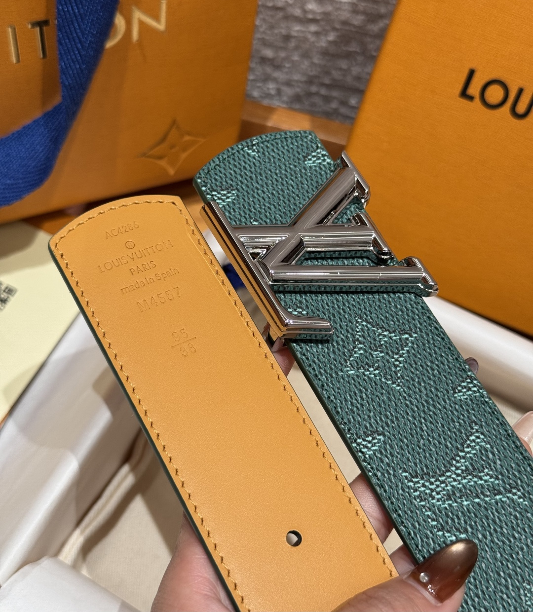 루이비통 디멘션 모노그램 헤리티지 40mm 리버서블 벨트 상세 이미지 6