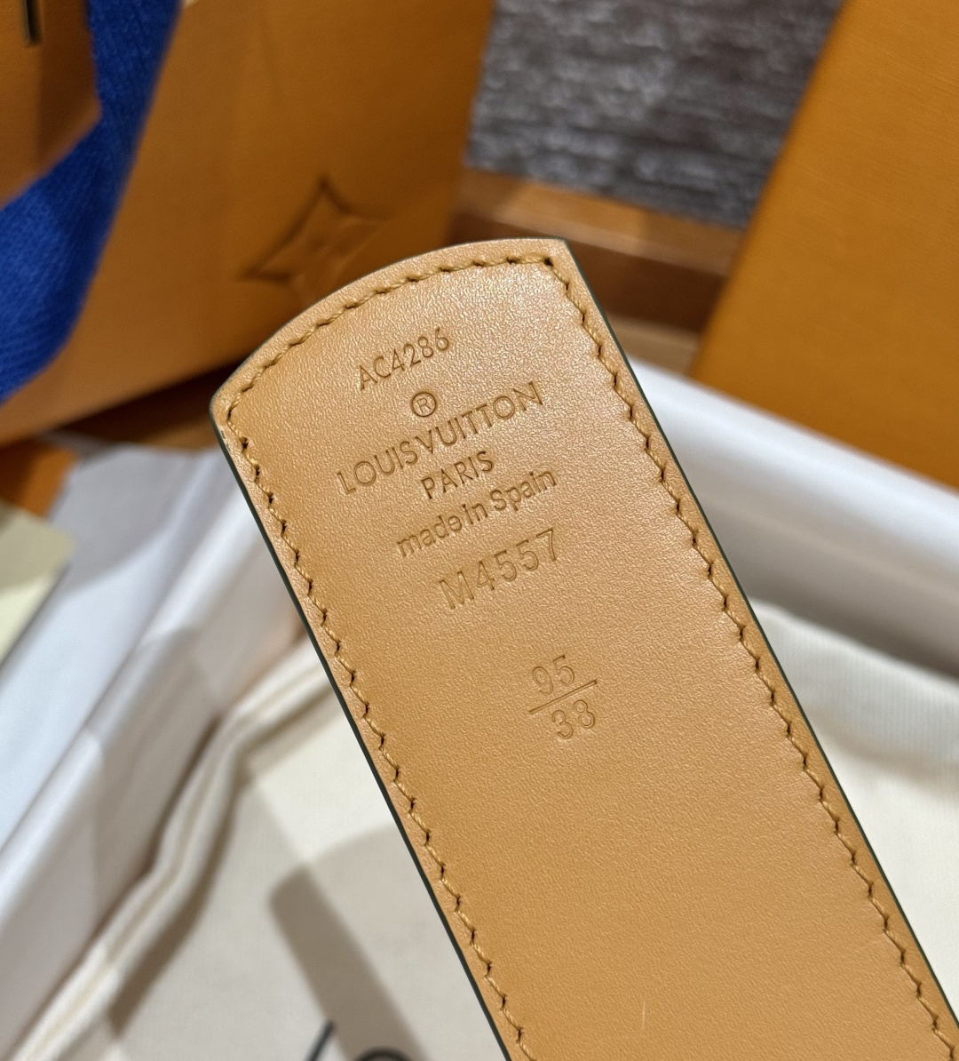 루이비통 디멘션 모노그램 헤리티지 40mm 리버서블 벨트 상세 이미지 9