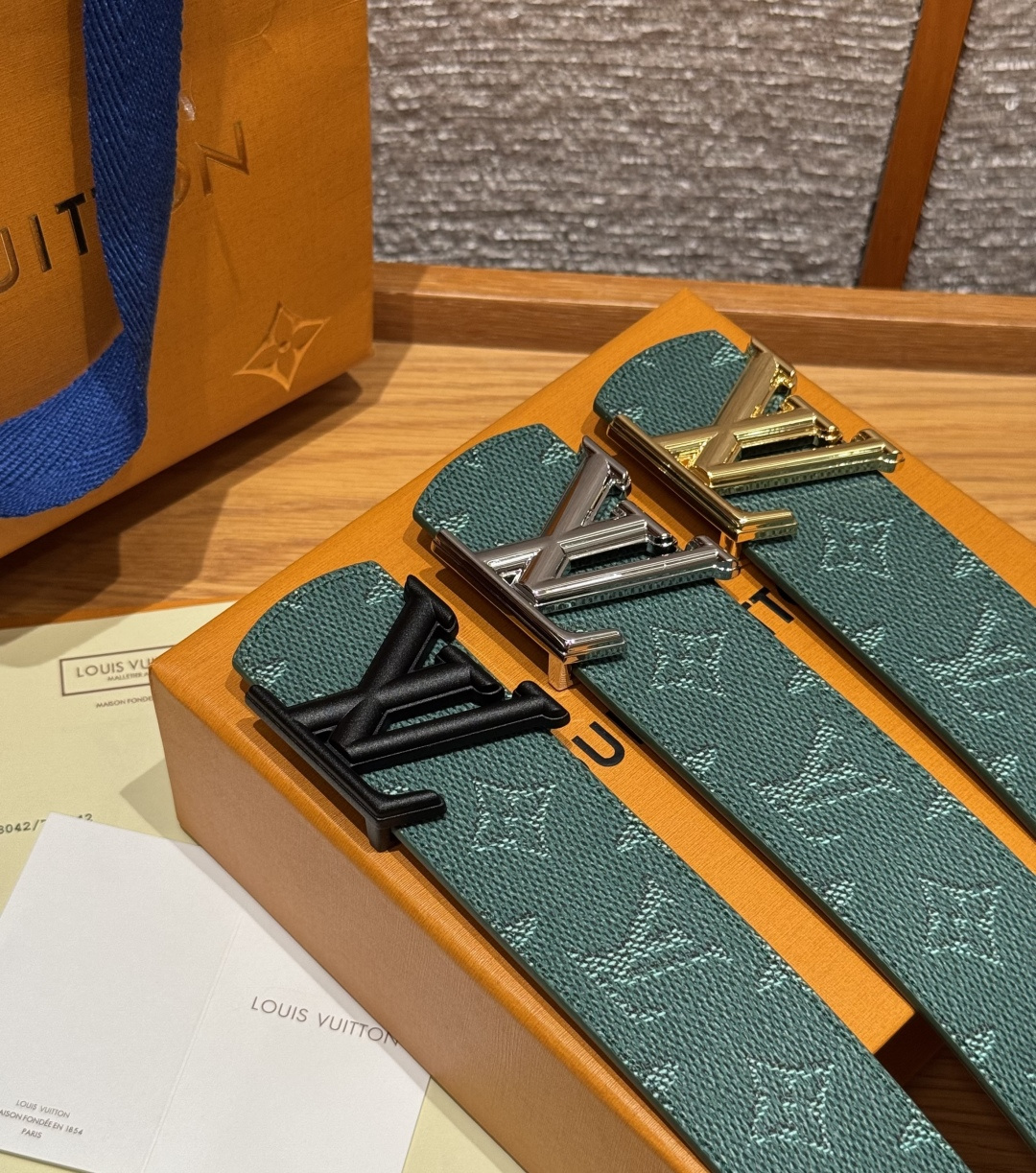 루이비통 디멘션 모노그램 헤리티지 40mm 리버서블 벨트 상세 이미지 5
