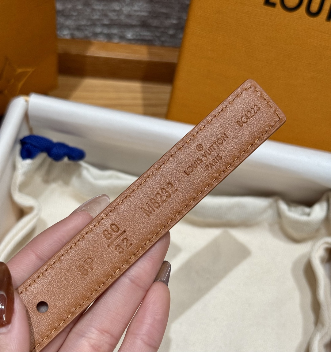루이비통 20mm 리버시블 스웨이드 가죽 벨트 상세 이미지 8