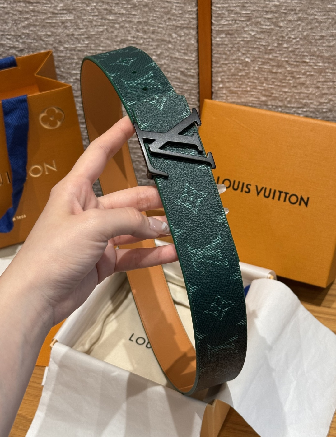 루이비통 디멘션 모노그램 헤리티지 40mm 리버시블 벨트 상세 이미지 4