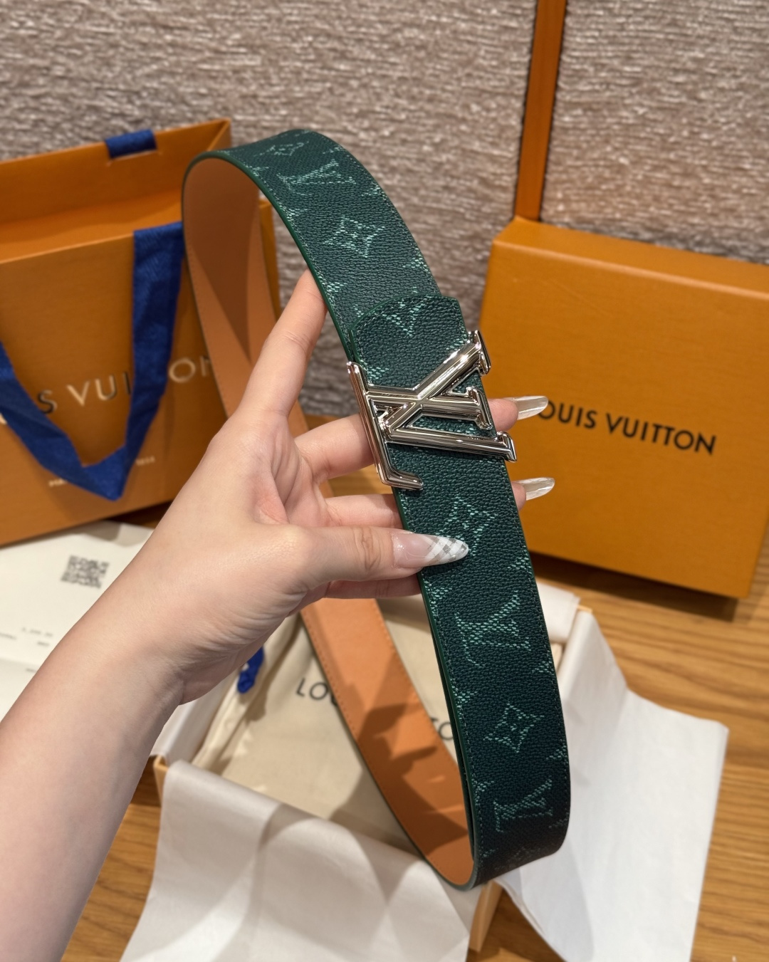 루이비통 디멘션 모노그램 리버시블 40mm 벨트 상세 이미지 4