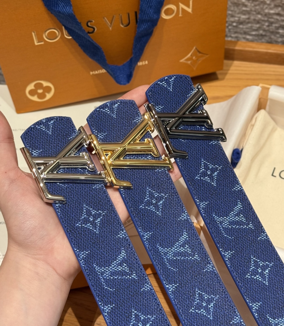 루이비통 디멘션 모노그램 헤리티지 40mm 리버시블 벨트 상세 이미지 4