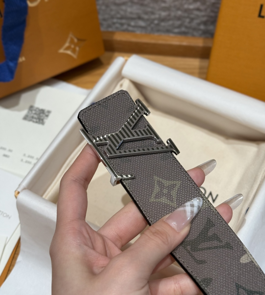 루이비통 디멘션 모노그램 헤리티지 40mm 리버시블 벨트 상세 이미지 7