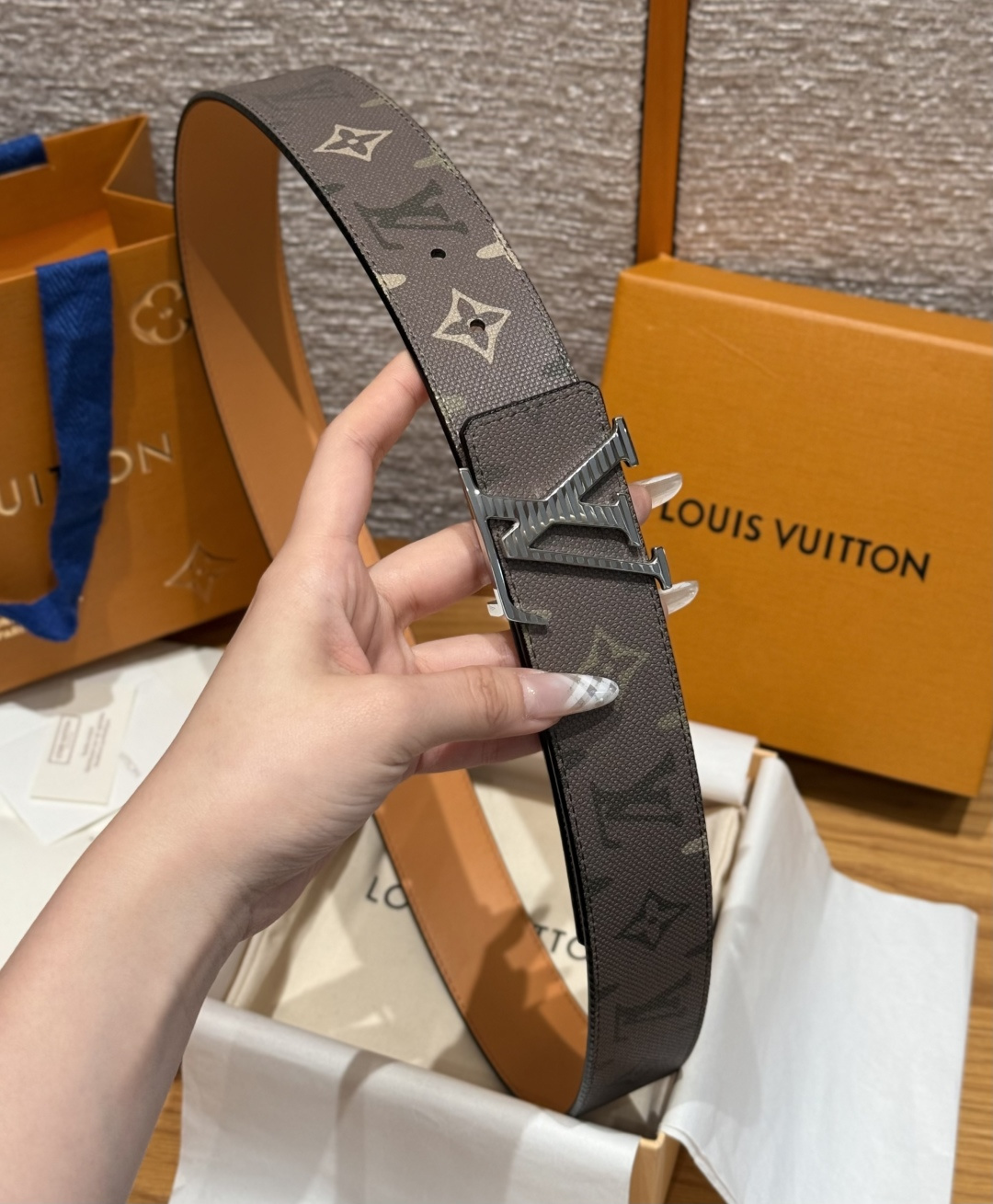 루이비통 디멘션 모노그램 헤리티지 40mm 리버시블 벨트 상세 이미지 4