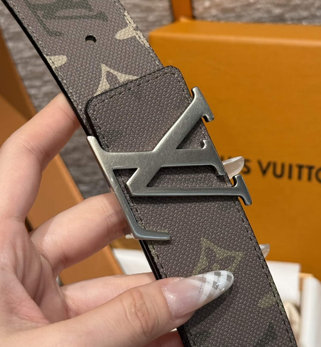 루이비통 디멘션 모노그램 헤리티지 40mm 리버시블 벨트 상세 이미지 5