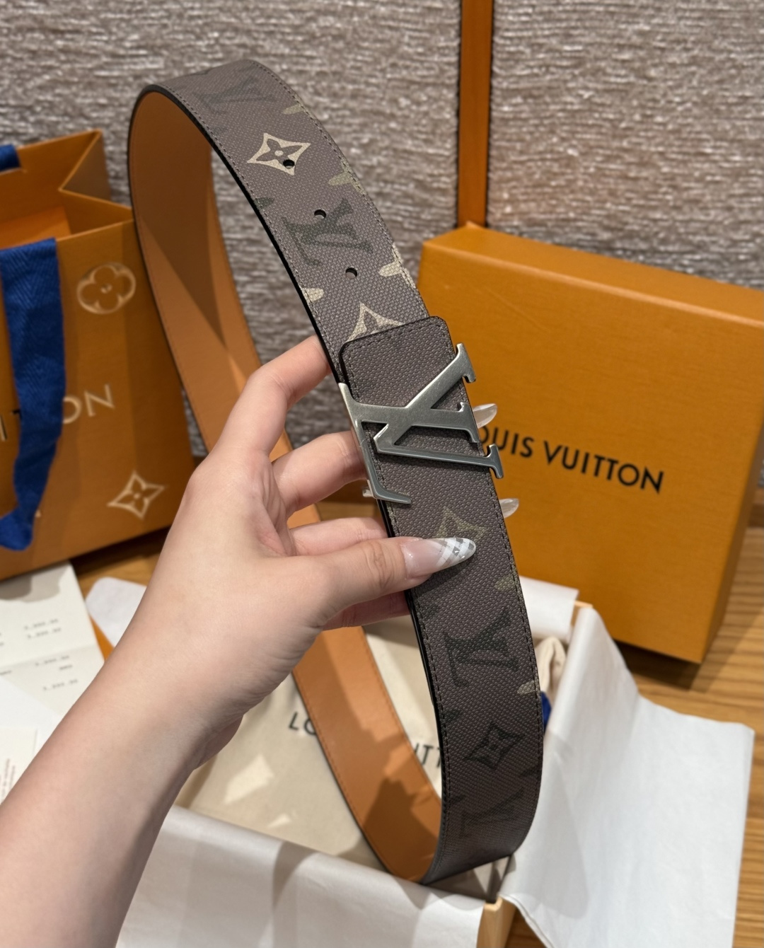 루이비통 디멘션 모노그램 헤리티지 40mm 리버시블 벨트 상세 이미지 4