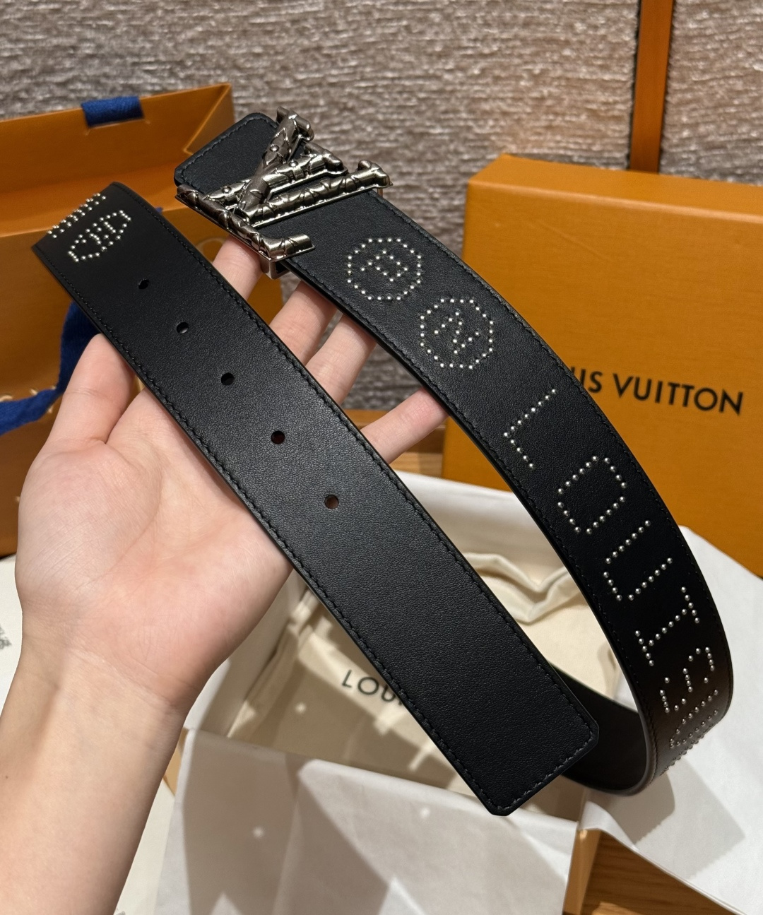 루이비통 로카빌리 스터드 40mm 리버서블 벨트 상세 이미지 5