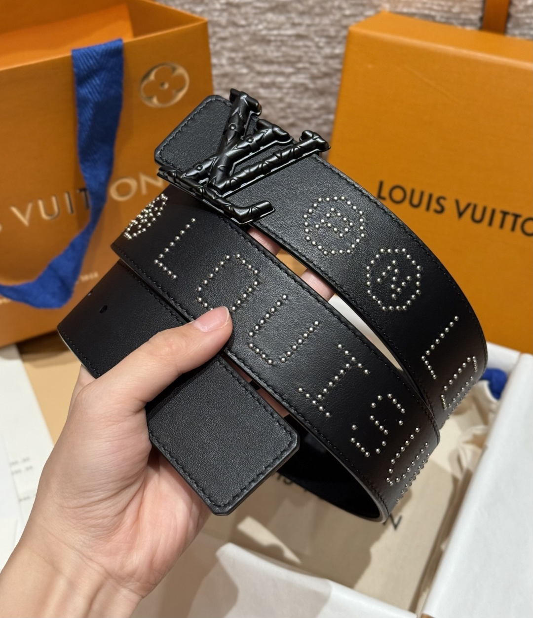 루이비통 디멘션 로커빌리 스터드 40mm 리버시블 벨트 상세 이미지 2