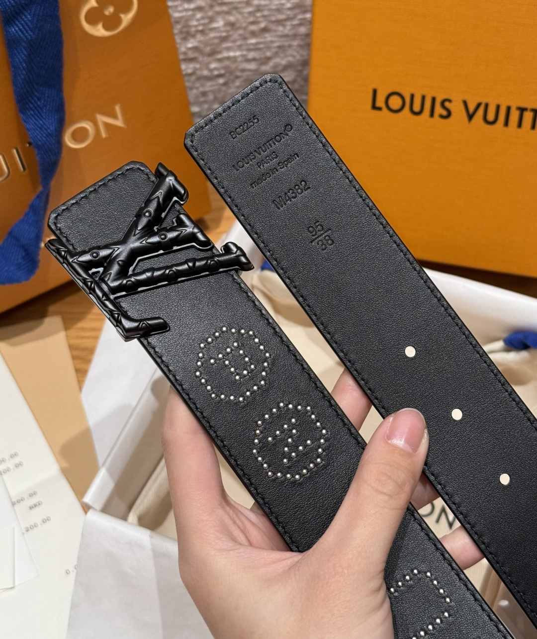 루이비통 디멘션 로커빌리 스터드 40mm 리버시블 벨트 상세 이미지 6
