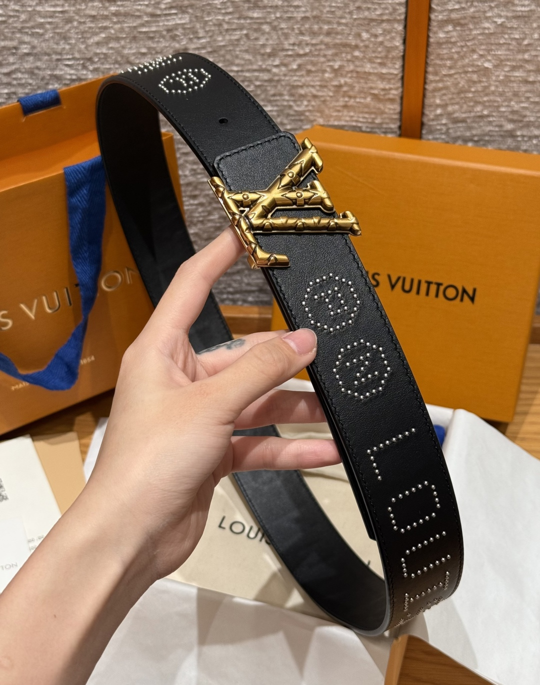 루이비통 디멘션 로커빌리 스터드 40mm 리버서블 벨트 상세 이미지 3