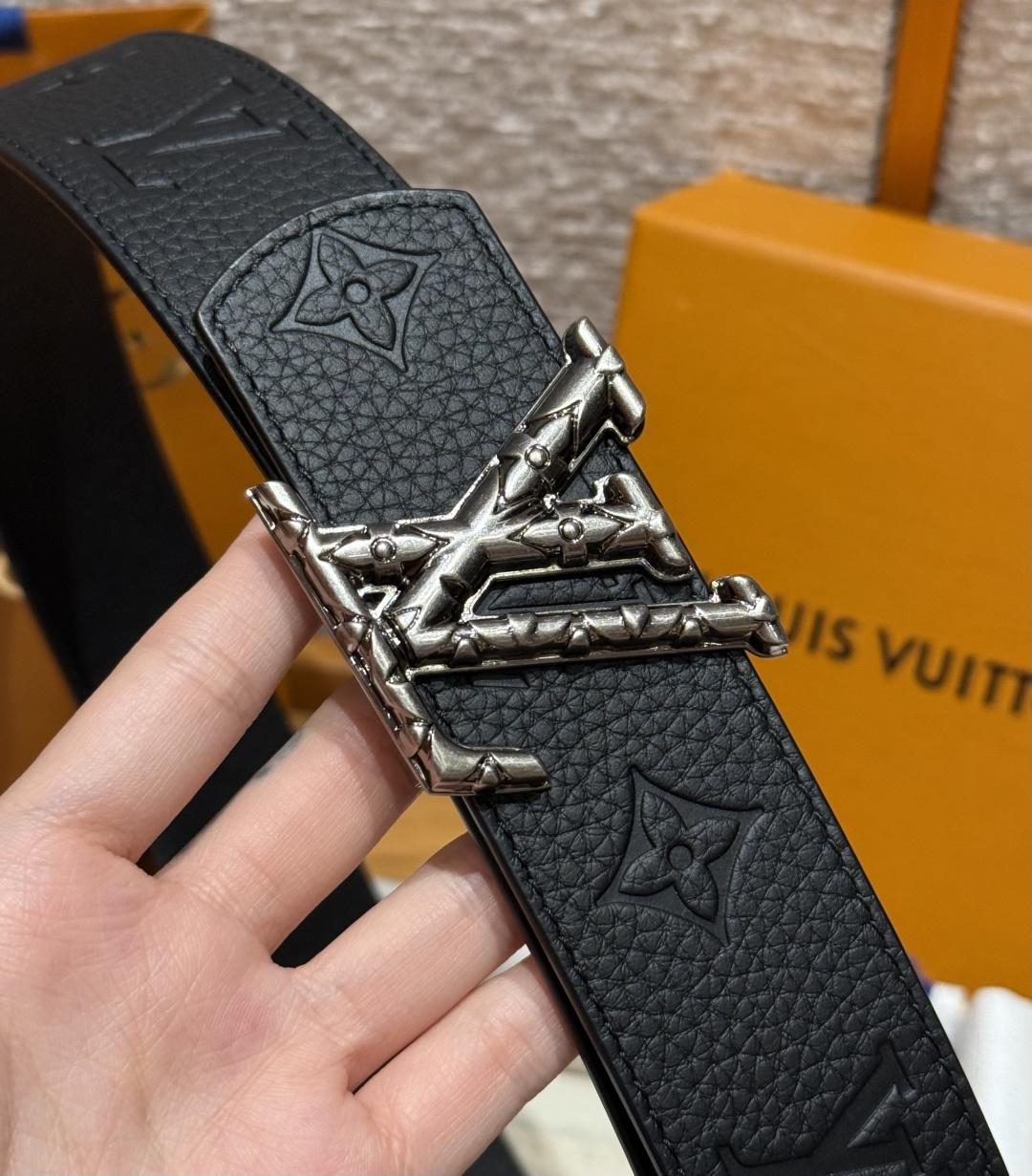 루이비통 디멘션 40mm 리버시블 벨트 상세 이미지 4