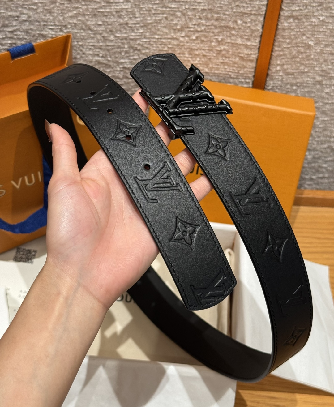 루이비통 디멘션 드리프트 플라워 스터드 40mm 리버시블 벨트 상세 이미지 5