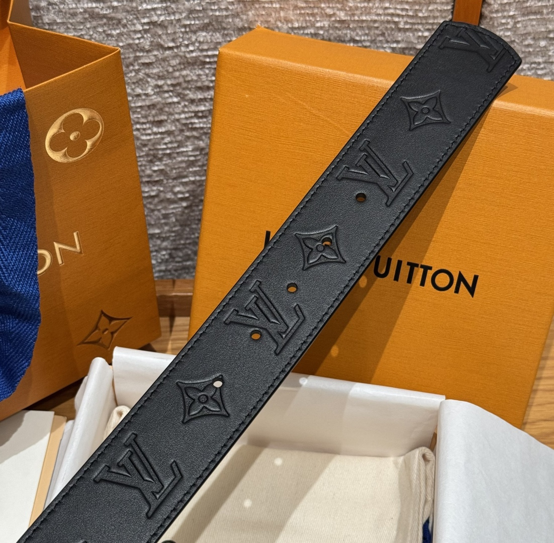 루이비통 디멘션 드리프트 플라워 스터드 40mm 리버시블 벨트 상세 이미지 8