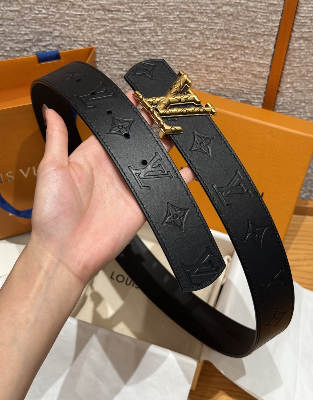 루이비통 디멘션 드리프트 플라워 스터드 40mm 리버서블 벨트 상세 이미지 5