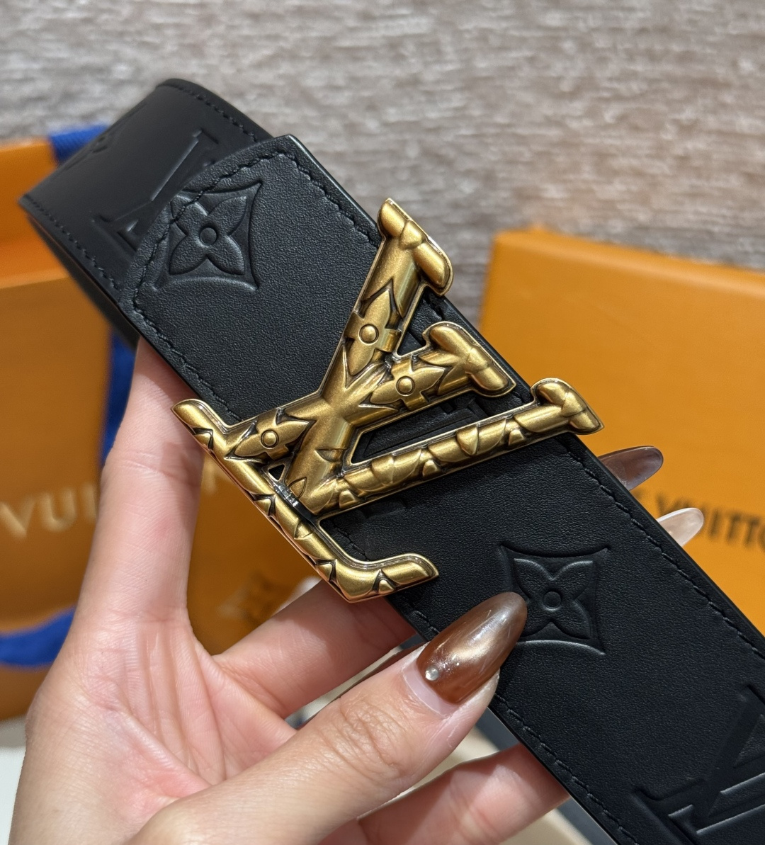 루이비통 디멘션 드리프트 플라워 스터드 40mm 리버서블 벨트 상세 이미지 4