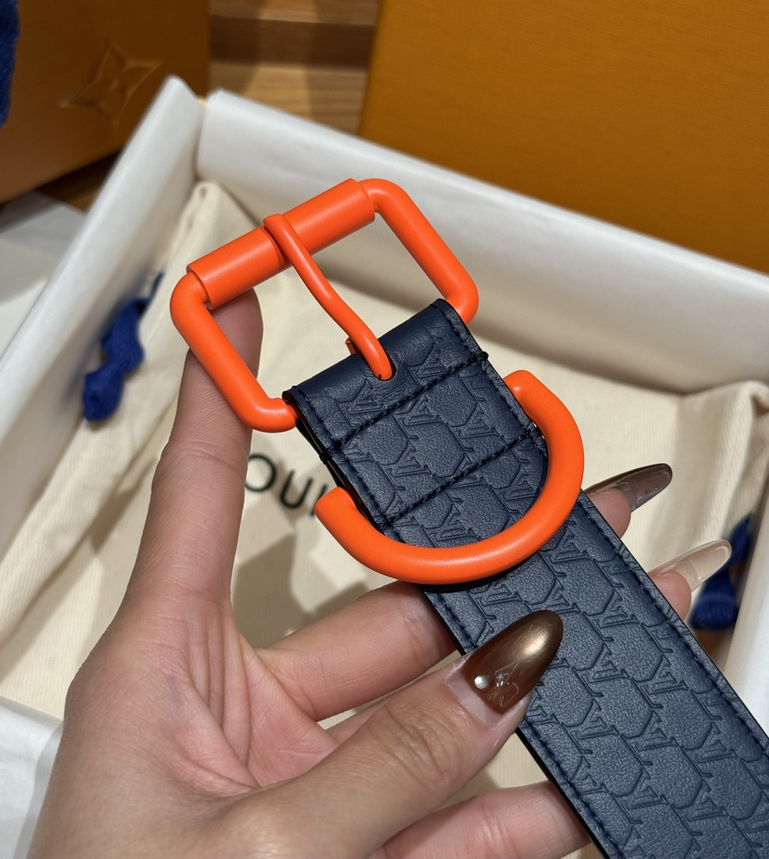 루이비통 40mm 다크 블루 가죽 핀버클 벨트 상세 이미지 6