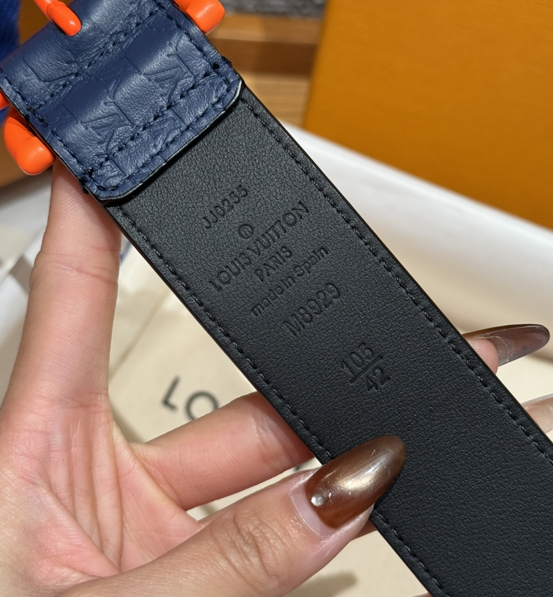 루이비통 40mm 다크 블루 가죽 핀버클 벨트 상세 이미지 8
