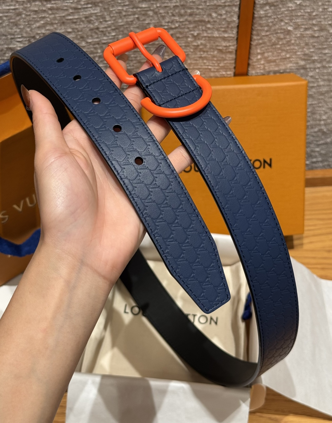 루이비통 40mm 다크 블루 가죽 핀버클 벨트 상세 이미지 4