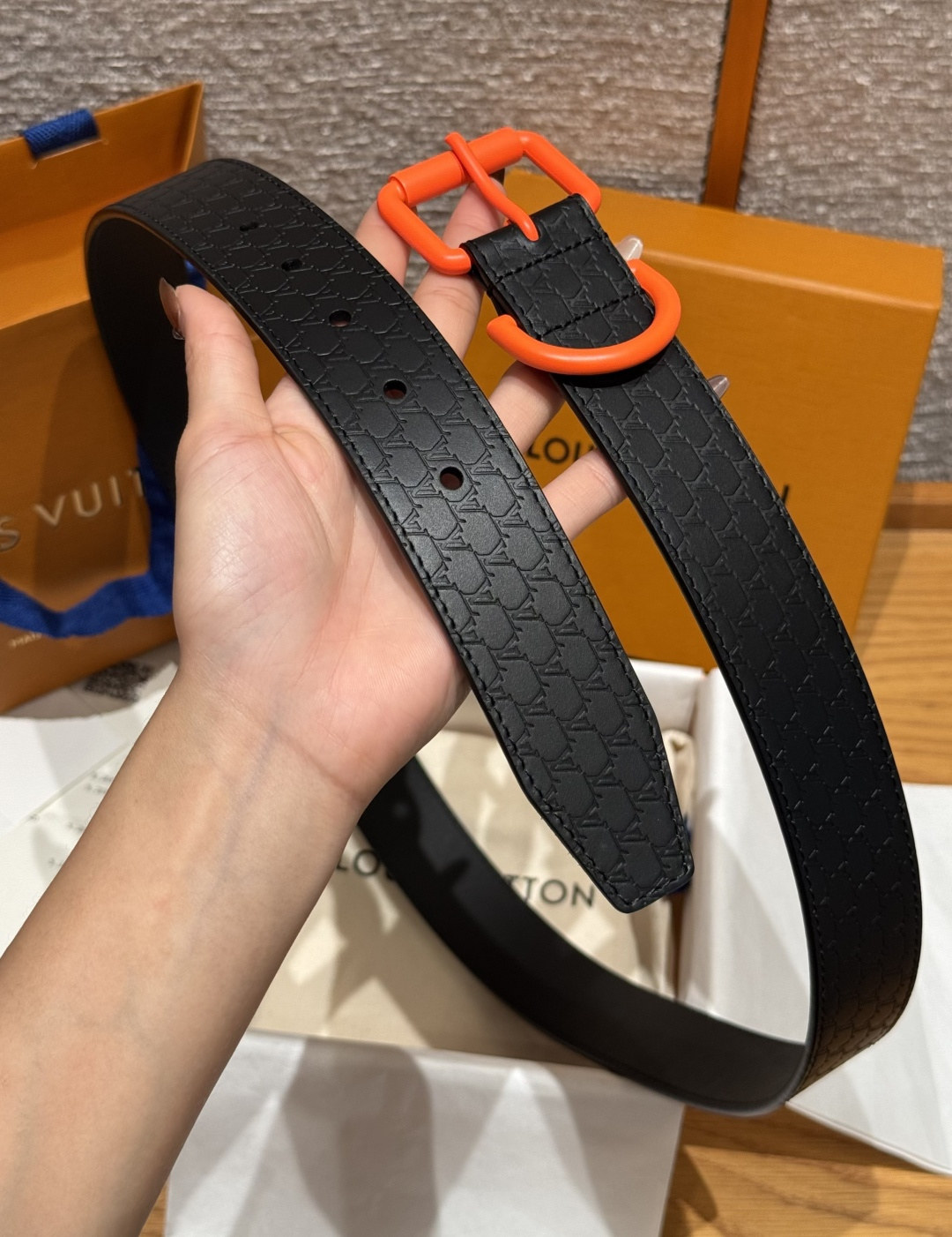 루이비통 40mm 핀 버클 벨트 상세 이미지 4