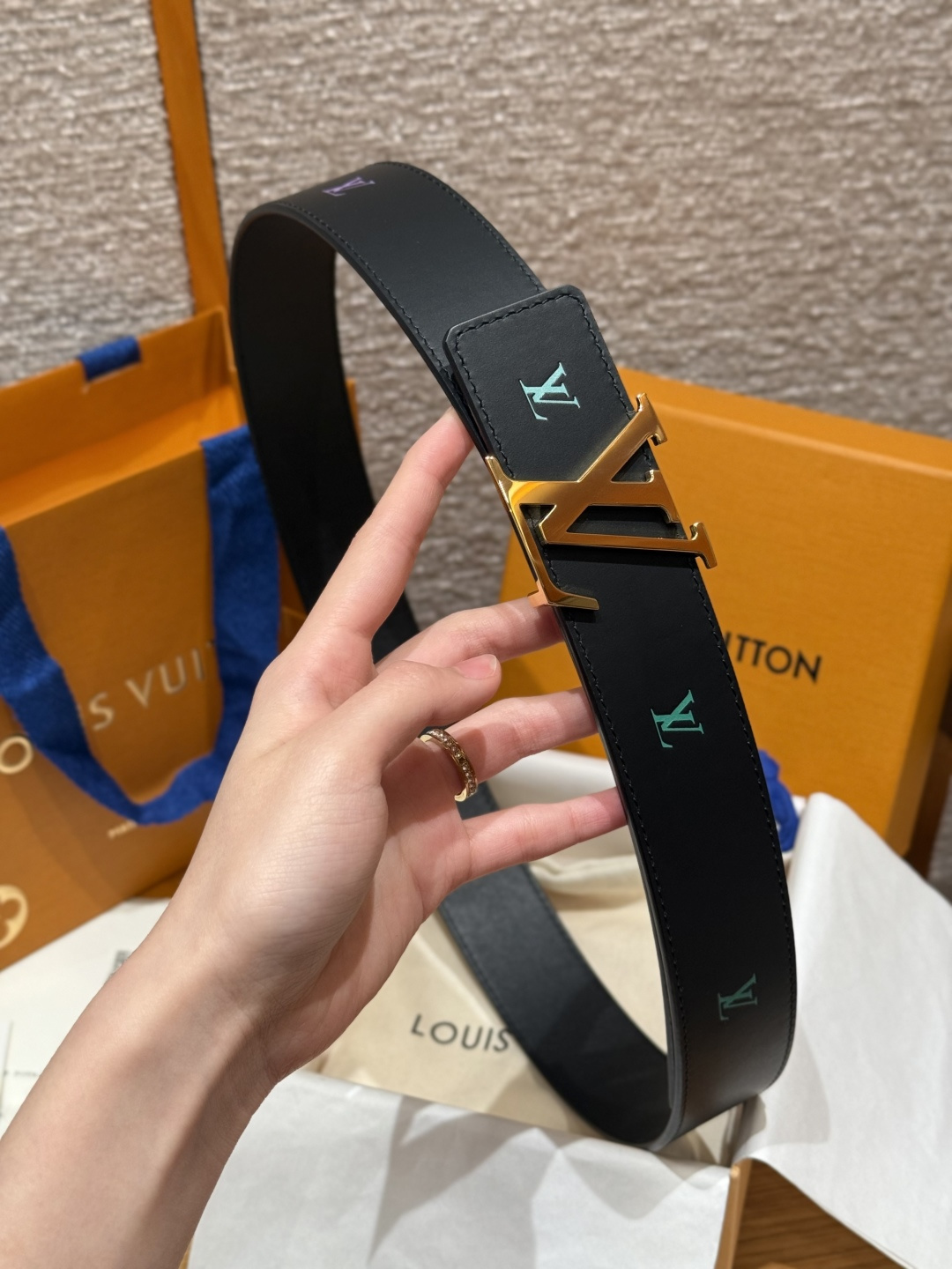 루이비통 이니셜 블루종 40mm 리버시블 벨트 상세 이미지 3