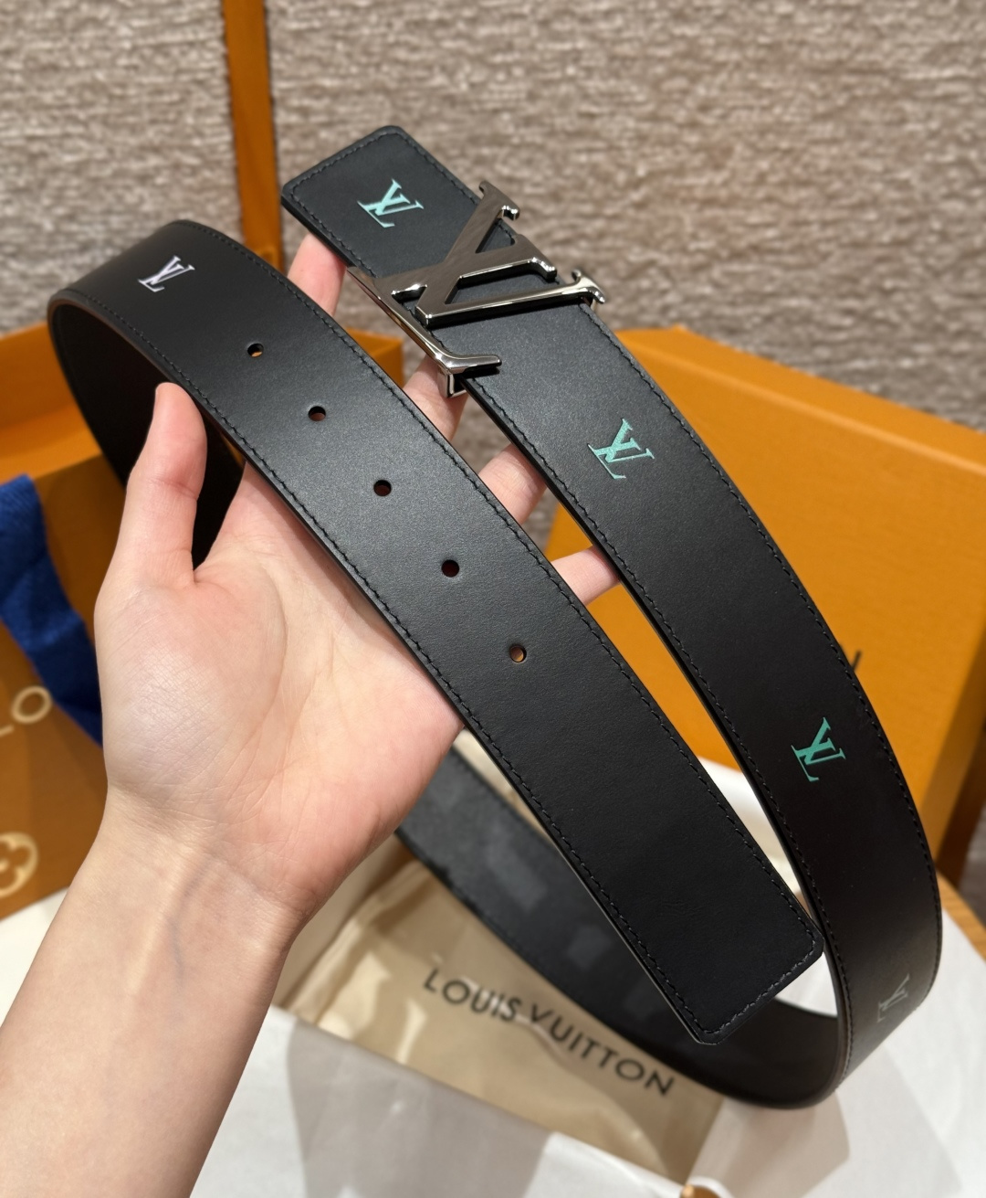 루이비통 이니셜 블루종 40mm 리버시블 벨트 상세 이미지 5
