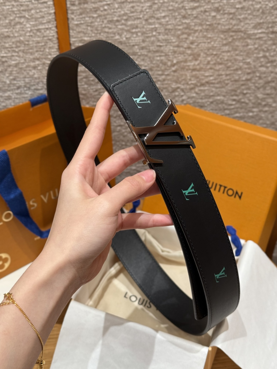루이비통 이니셜 블루종 40mm 리버시블 벨트 상세 이미지 3