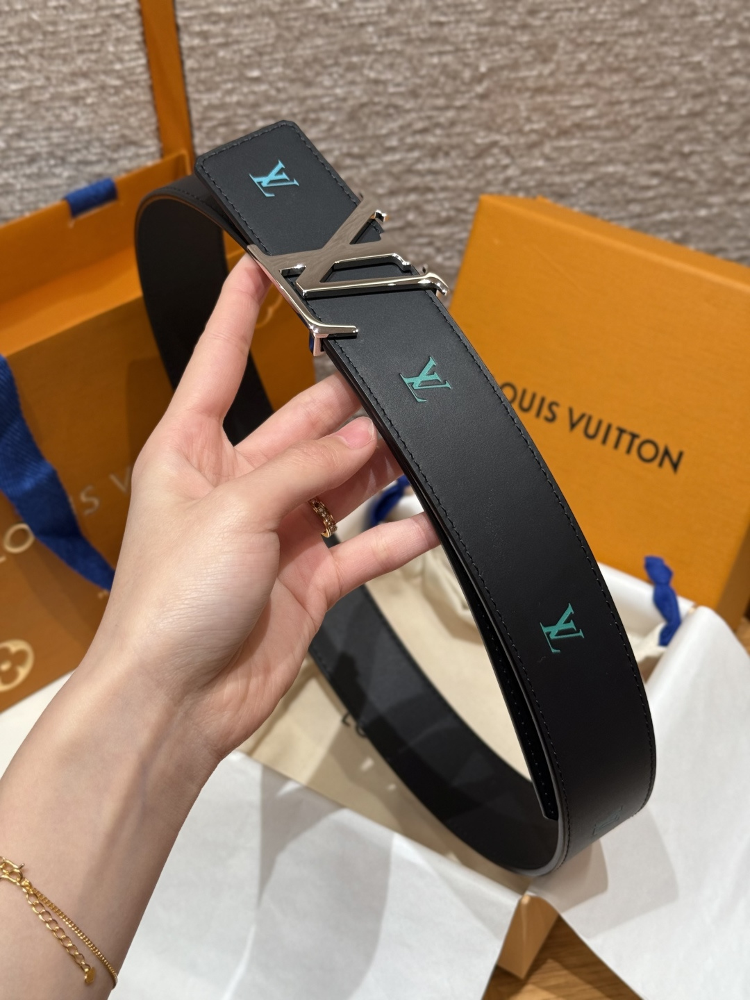 루이비통 이니셜 블루종 40mm 리버시블 벨트 상세 이미지 3