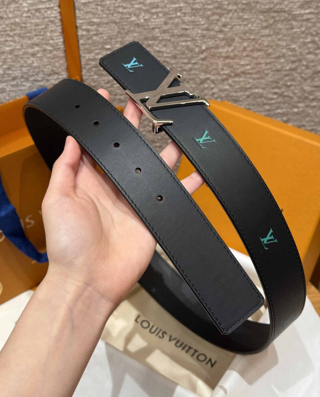 루이비통 이니셜 블루종 40mm 리버시블 벨트 상세 이미지 5