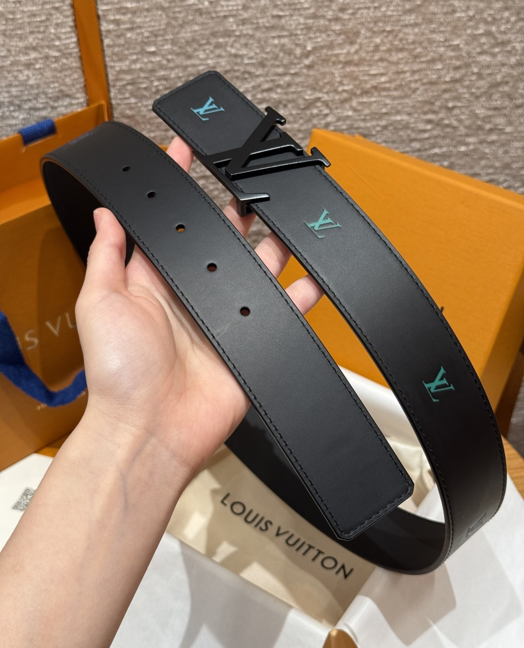 루이비통 이니셜 블루종 40mm 리버시블 벨트 상세 이미지 4