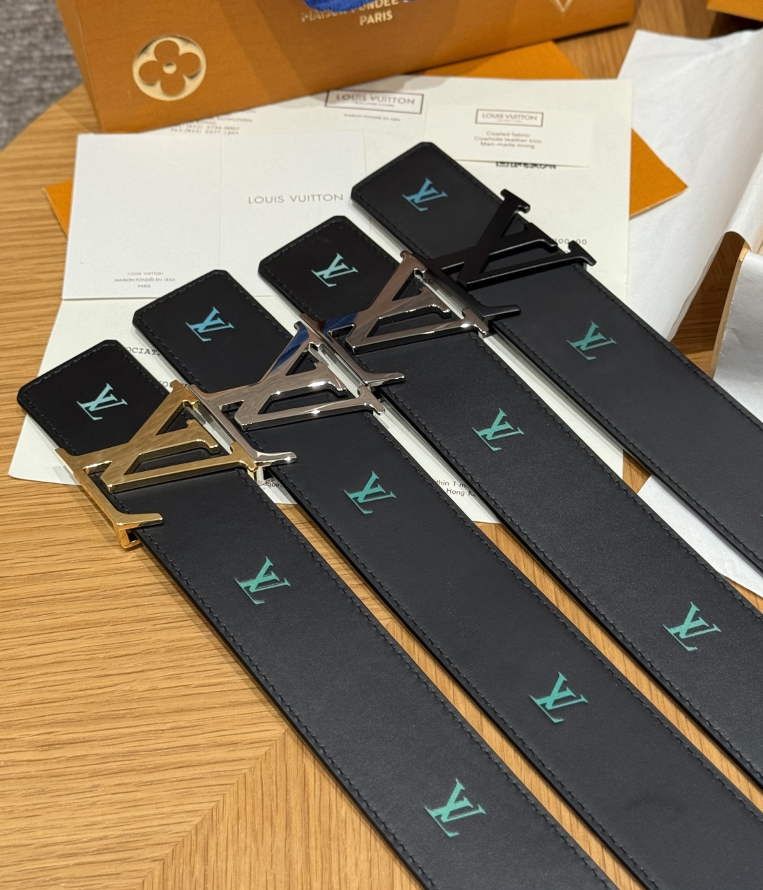루이비통 이니셜 블루종 40mm 리버서블 벨트 상세 이미지 4