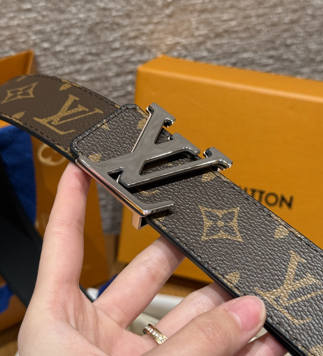 루이비통 이니셜 버클 모노그램 에클립스 40mm 벨트 상세 이미지 4