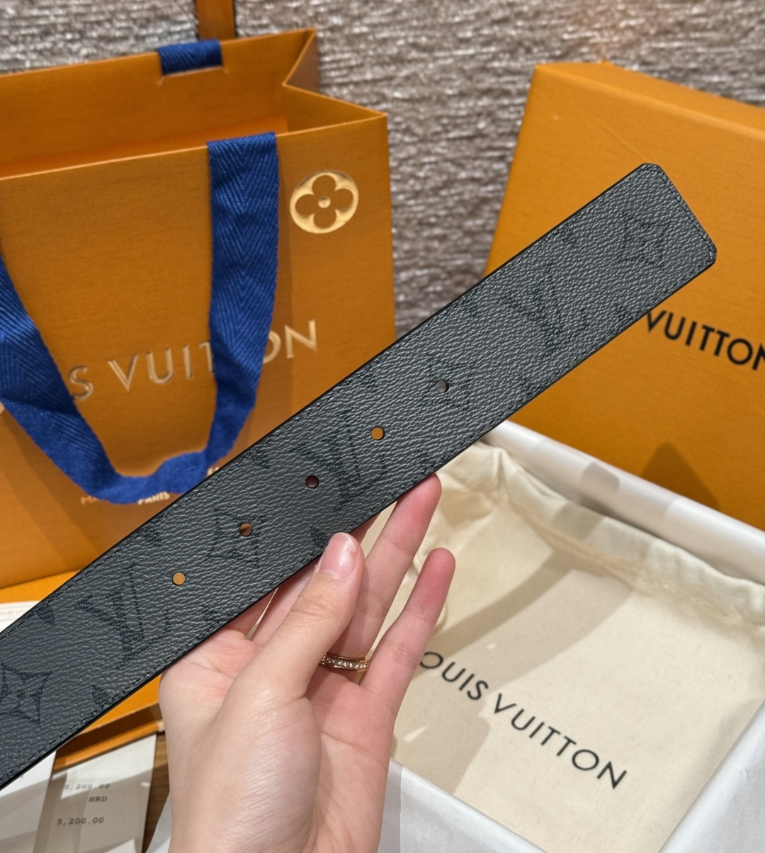 루이비통 이니셜 버클 리버시블 벨트 40mm 상세 이미지 9