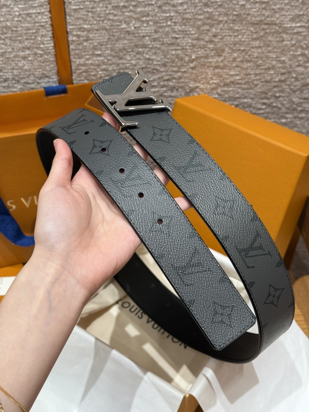 루이비통 이니셜 버클 리버시블 벨트 40mm 상세 이미지 6