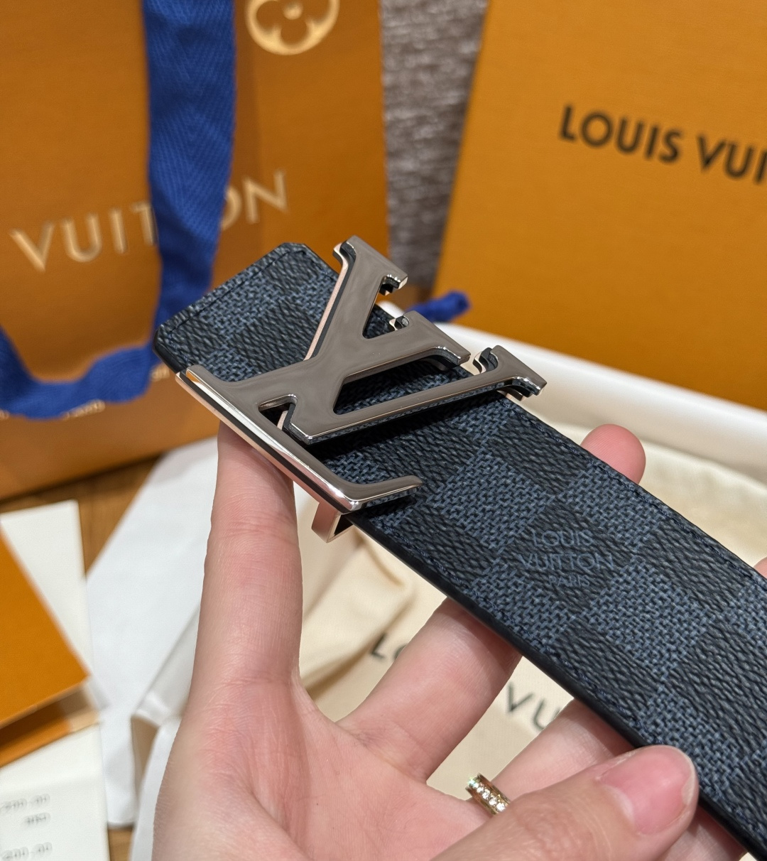 루이비통 이니셜 40mm 리버시블 다미에 에베느 벨트 상세 이미지 5