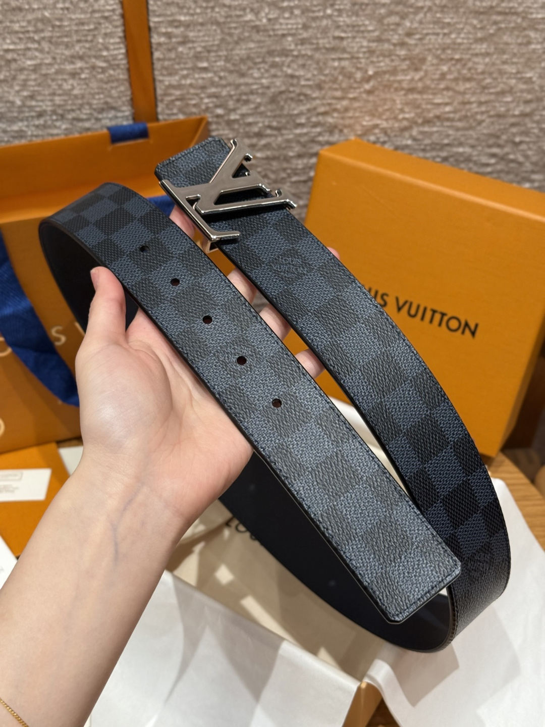 루이비통 이니셜 40mm 리버시블 다미에 에베느 벨트 상세 이미지 4