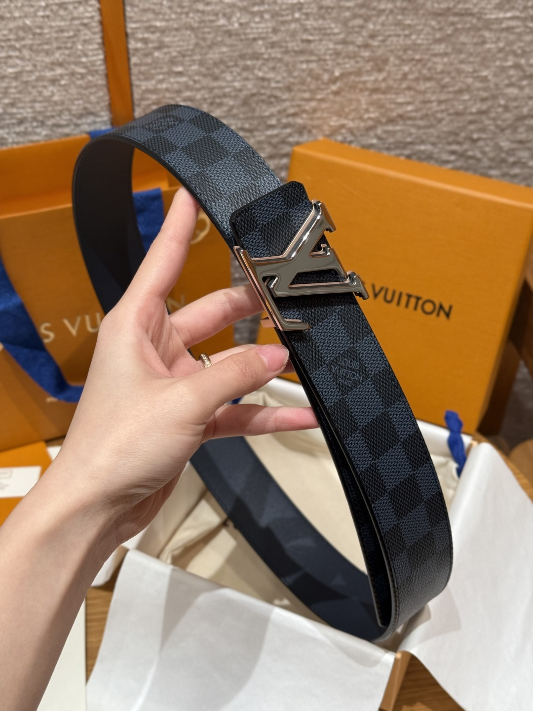 루이비통 이니셜 40mm 리버시블 다미에 에베느 벨트 상세 이미지 3
